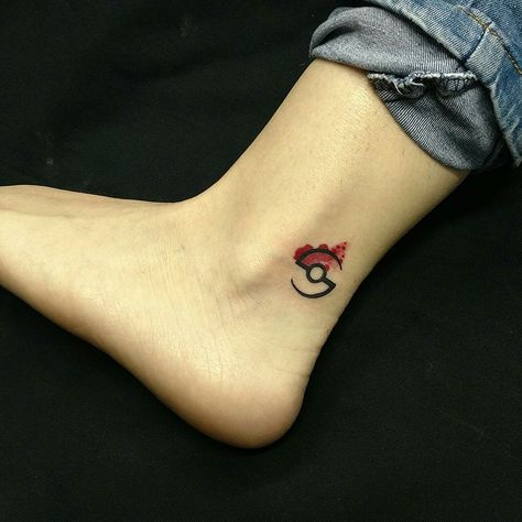 Video Game Small Tattoo, Tattoo Ideas Gamer, Pokemon Tattoo Pokeball, Small Dragonball Tattoo, Tattoo Ideas For Gamers, Pokemon Tattoo Cute, Pokemon Ball Tattoo, Subtle Pokemon Tattoo, Tattoos For Gamers