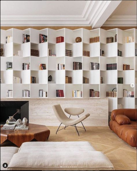 Bookcase Design, Home Libraries, Living Room Bookcase, Design Del Prodotto, Room Planning, Mid Century House, Architectural Digest, Interior Inspo, Elle Decor