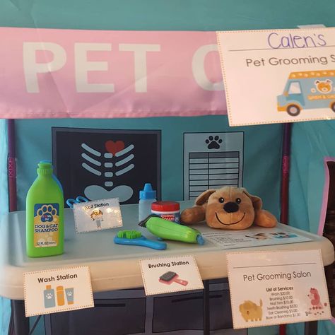 Pet Grooming is set up & ready for business! #dramaticplay #dramaticplaycenter #pretendplay #antsypants #playtents Pets Eyfs, K4 Activities, Community Helper Dramatic Play, Pet Grooming Salon, Cat Shampoo, Preschool Units, Dog Grooming Salons, Sensory Activities Toddlers, Sensory Activity