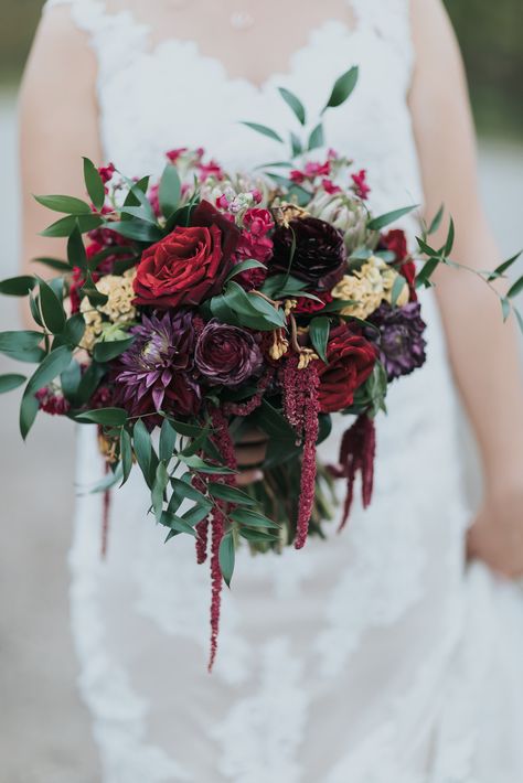 Unique wedding bouquet in burgundy, purple & red. unstructured, cascading & moody autumn wedding bouquet. Unique wedding flowers inspiration for Fall. moody wedding colors. Moody wedding flowers. Classic bouquet. simple wedding bouquet. Wild wedding flowers. Wild wedding bouquet. Cascading wedding bouquets. unstructured wedding bouquets. Organic wedding bouquet. Natural wedding bouquet. unstructured bouquet. Fresh & fun wedding bouquet for bride. Unstructured Bouquet, Moody Autumn Wedding, Wedding Bouquet Unique, Moody Wedding Flowers, Autumn Wedding Bouquet, Natural Bouquet Wedding, Wild Wedding Bouquet, Classic Bouquet, Bouquet Unique