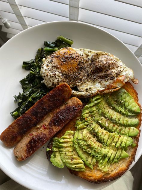 Chicken apple sausage, kale, avocado toast, eggs Chicken Apple Sausage Recipes Breakfast, Healthy Food Aesthetics, Advocare Breakfast, Avacodo Toast Recipes Breakfast, Chicken Sausage Breakfast, Toast Chicken, Avocado Egg Toast, Avocado Toast With Egg, Apple Toast