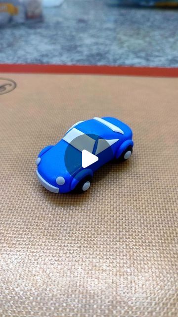 Fondant Cars Topper, Fondant Car Topper, Fondant Car Tutorial, Fondant Truck, Polymer Clay Car, Car Fondant, Car Cakes For Boys, Clay Car, Cars Cake Design