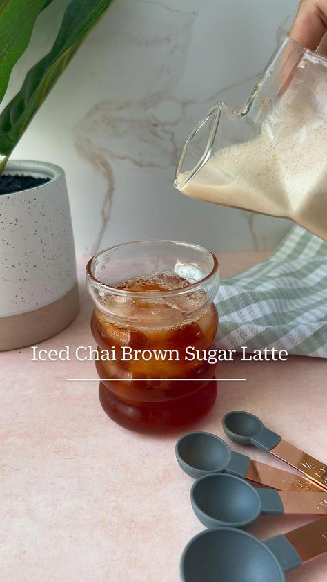 #MyHealthNutrition Tea With Creamer Recipe, How To Make A Iced Chai Tea Latte, Non Coffee Morning Drinks, Barista Drink Ideas, Ice Chai Tea Latte Recipe, Tea Recipes From Around The World, Korean Cafe Drinks Recipe, Summer Drinks Cocktails And Mocktails, How To Make Chai Tea Latte