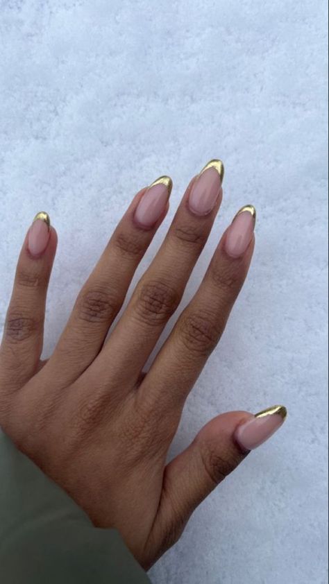 Nails Acrylic Gold French Tips, Gold Tip Oval Nails, Gold Top Nails, Gold French Tip Short Nails, Brown Nails Gold Tips, Short Almond Nails Gold French Tip, Silver And Gold Tip Nails, Short Nails Gold Tips, White French Tip With Gold Chrome