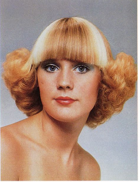 What a horrible dye job! 1970 Hairstyles, Estilo Kitsch, Retro Haircut, 1970s Hairstyles, Mushroom Hair, 70s Hair, Bad Haircut, Natural Hair Styles Easy, Hair Brained