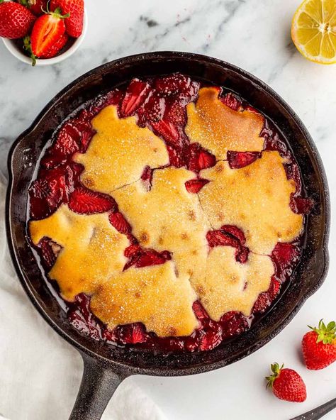 Indulge in the taste of summer with this delightful Easy Strawberry Cobbler Recipe. Made in a cast iron skillet, this homemade dessert showcases the freshness of strawberries in a sweet and juicy filling, topped with a buttery biscuit crust. It's the perfect way to enjoy the season's best strawberries and satisfy your craving for a delicious strawberry dessert. Add this dessert to your summer recipes collection and discover why it's hailed as the best strawberry recipe! Strawberry Rhubarb Dump Cake, Rhubarb Dump Cake, Strawberry Cobbler Recipes, Rhubarb Dump Cakes, Strawberry Rhubarb Cobbler, Nyc Kitchen, Homemade Cake Mixes, Strawberry Cobbler, Warm Desserts