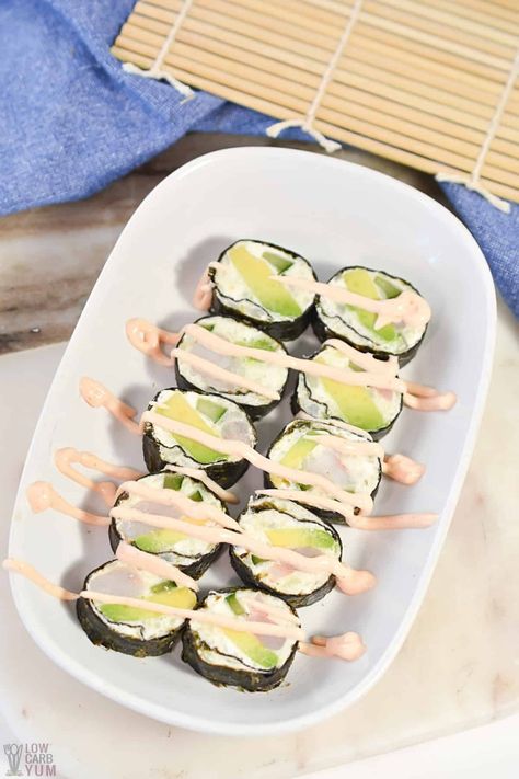 These delicious keto sushi rolls are a fresh and easy meal that's also low in carbs. It's perfect for when you are craving something seafood-inspired! Keto Sushi Rolls, Seaweed Wraps, Keto Food Pyramid, Keto Sushi, Keto Friendly Fruit, Keto Approved Foods, Teriyaki Chicken Crock Pot, Keto Shrimp Recipes, Seaweed Wrap