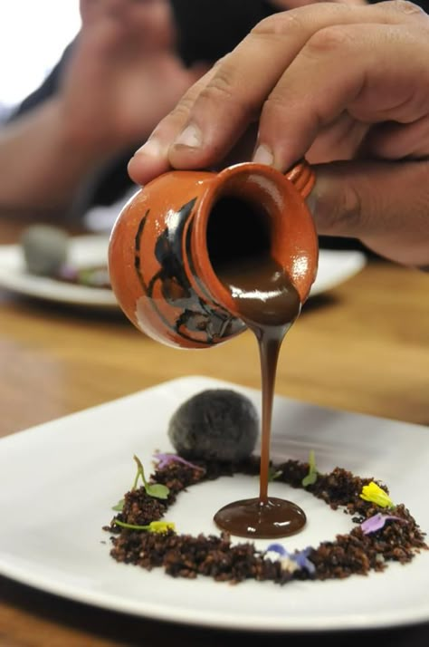 mole Mole Recipe, Mexico Restaurants, Dia De Los Muertos Decorations Ideas, Chicken Mole, Cooking Lover, Gourmet Desserts, Chefs Table, Mexican Restaurant, Menu Restaurant