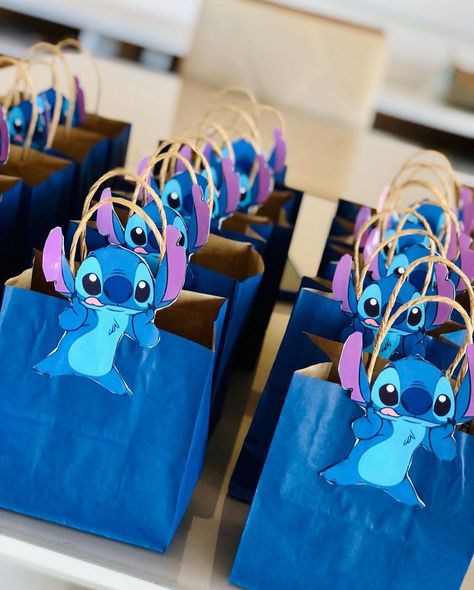 Stitch Diy Decorations, Lilo And Stitch Birthday Shirts, Stitch Diy Party, Stitch Birthday Decoration Ideas, Stitch Birthday Goodie Bags, Lilo And Stitch Sleepover, Stitch Party Decorations Ideas, Stitch Party Ideas Girl, Lilo And Stitch Sweet 16