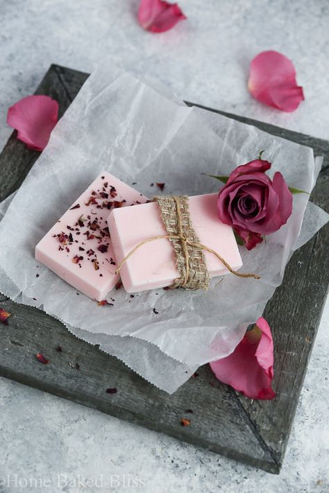 Rose Soap Diy, Easy Soap Recipes, Willow And Sage, Diy Gift For Bff, Rose Geranium Essential Oil, Floral Soap, Diy Rose, Candle Crafts Diy, Diy Roses