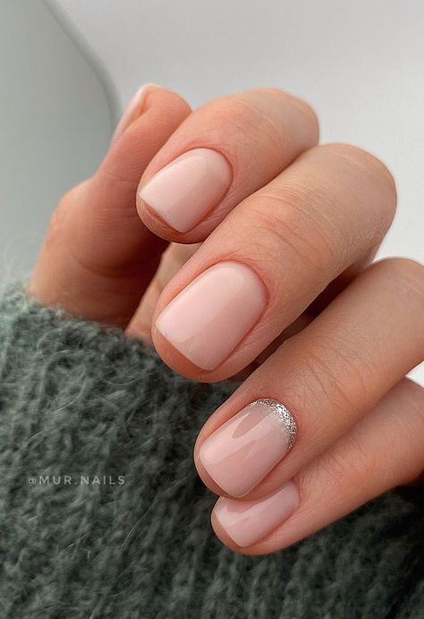 nude nails, minimalist nails, minimalist nail ideas, minimalist nail inspirations, chrome nails, nude chrome nails, pearl nails, chrome effect nails, simple nude nails, elegant nude nails, natural looking nails, nude pink nails, nude chrome nails Classic Nail Art, Easter Nail Art Designs, Birthday Nail Designs, Natural Looking Nails, Easter Nail Art, Minimalist Nail Art, Daisy Nails, Floral Nail Art, Pearl Nails