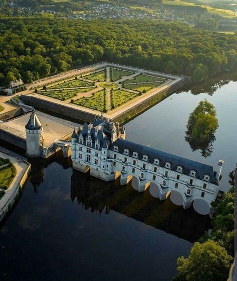 Hohenzollern Castle, Chateau France, Loire Valley, French Chateau, Beautiful Castles, A Castle, Lifestyle Magazine, France Travel, Amazing Architecture