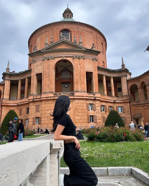 We took a day trip to Bologna, Italy 🇮🇹, which is a 35 minute high-speed train ride from Florence. Bologna is a medieval city that hosts the oldest university in the world. It is actually the food capital of Italy, as it is home to bolognese, tagliatelle, parmigiano reggiano, lasagna, mortadella, prosciutto, and so much more!!! 🍝 We walked 30,000+ steps trying to see as much as possible. Watch out for a Florence to Bologna day trip blog post!!! In order: 1. Portici di San Luca 2. Santuario... Bologna University Aesthetic, Bolognese Tagliatelle, Medieval City, Bologna Italy, Italy Aesthetic, Train Ride, Speed Training, Europe Trip, Parmigiano Reggiano