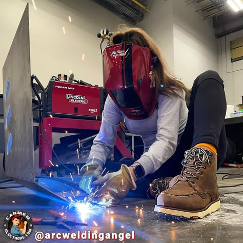 @arcweldingangel, "I don’t know who needs to hear this but, get yourself some new work boots. You deserve them. . The wonderful people over at @bruntworkwear gave me a code for $10 your first purchase. CHLOE10 at checkout." Female Welder Aesthetic, Women Welder Pictures, Welding Aesthetic, Cinder Aesthetic, Women Welders, Female Welder, Welding Helmet Designs, Welding Boots, Welding Women