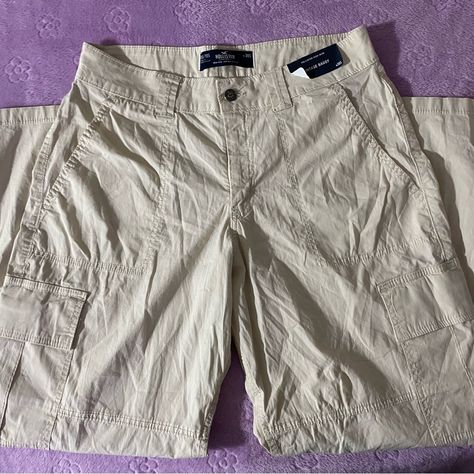 Brand New Hollister Cream Colored Cargos Cargo Pants Color, Cream Pants, Baggy Cargo Pants, Curvy Shorts, Dad Jeans, Curvy Jeans, High Rise Mom Jeans, Light Blue Jeans, Hollister Jeans