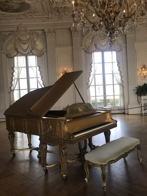 Royal Piano Room, Victorian Piano Aesthetic, Gold Piano Aesthetic, Vintage Piano Room, Royal School Aesthetic, Old Piano Aesthetic, 1850s Aesthetic, Fancy Piano, Classical Music Aesthetic