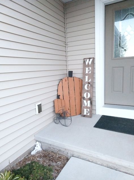 Pallet pumpkins for your porch! Burnt Orange Paint, Pallet Pumpkin, Free Pallets, Foam Paint, Large Pumpkin, Shop Projects, Orange Paint, Small Pumpkins, Out Of My Mind