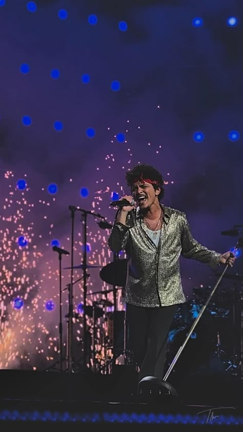 Bruno Mars Aesthetic, Bruno Mars Wallpaper, Bruno Mars Album, Bruno Mars Show, Mars Wallpaper, Bruno Mars Concert, Concert Aesthetic, Dream Concert, Hes Mine