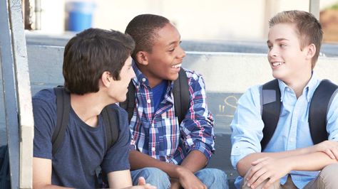 8 Ways to Help Your Middle-Schooler Connect With Other Kids Middle School Friends, Friendship Issues, Building Friendships, Friends Talking, Positive Classroom Environment, School Friends, Friend Pictures Poses, Middle Schoolers, Football Teams