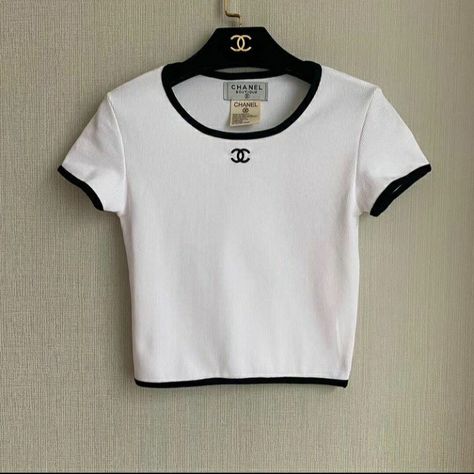 Chanel Clothes Casual, Chanel Crop Top, Chanel Top, Branded Outfits, Chanel Shirt, Mommy Outfits, Classy Casual Outfits, Classy Casual, Fashion Design Clothes