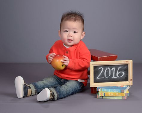 Daycare School Pictures, Daycare Photoshoot Ideas, Preschool Photoshoot Ideas, Daycare Picture Day, Childcare Photography, Preschool Photoshoot, Daycare Photography, Daycare Photos, Daycare Pictures