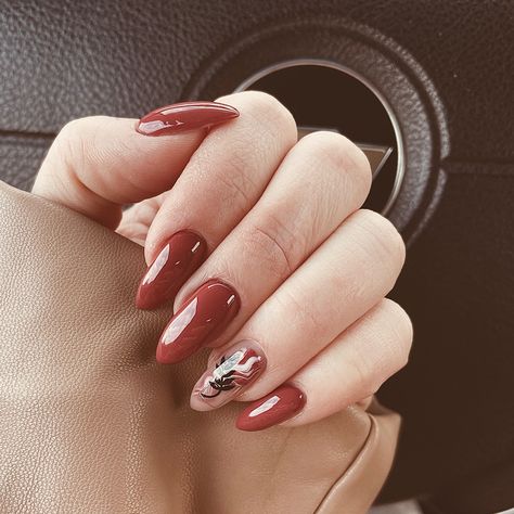 Marsala Nails, Nails