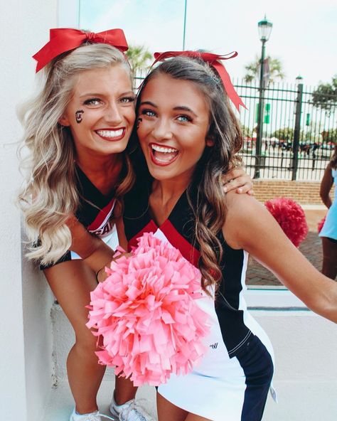 Cute Cheer Hairstyles, Anna Heid, Hairstyles With Bows, Cheer Hairstyles, Cheerleader Halloween, Youth Cheer, Cheer Captain, Cheerleading Photos, School Cheer