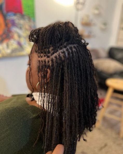 Micro Dreads, Sister Locs On Short Hair, Dreadlocks Hair Care, Micro Braids Hairstyles, Dreads Hairstyles, Sister Locks, Micro Locs, Natural Hair Diy, Sister Locs