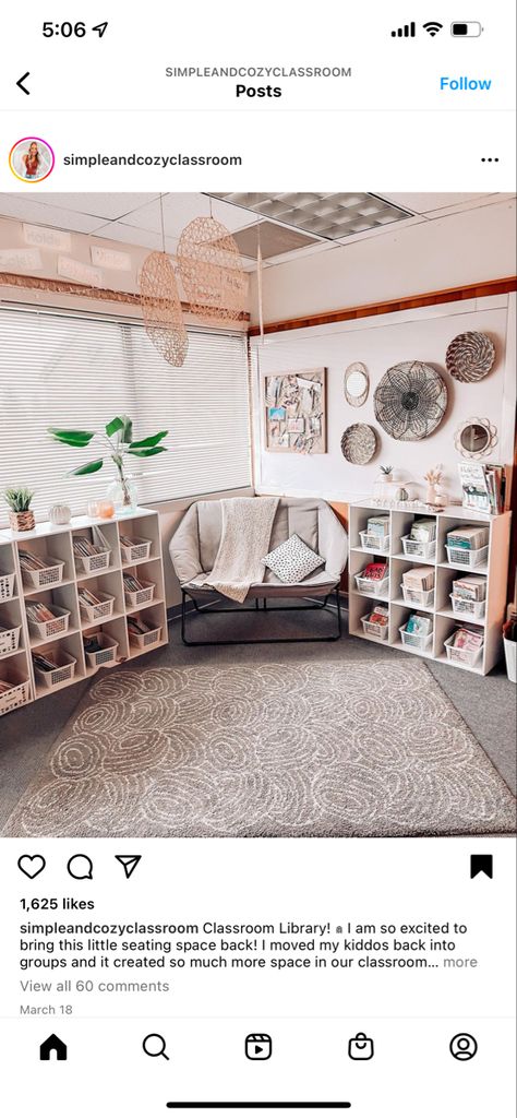 Classroom Library Nook, Library In Classroom Ideas, Relaxing Elementary Classroom, Boho Reading Nook Classroom, Comfy Classroom Decor, Homey Classroom Ideas, Elementary Classroom Library Ideas, Teacher Home Office Ideas, Book Nook Classroom