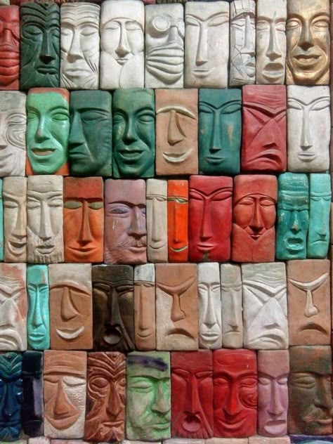 Ceramic Wall Art Sculpture, Painted Stones Ideas, Ceramic Face, Stones Garden, Sculpture Art Clay, Rocks Painted, Ceramic Wall Art, Relief Sculpture, Ceramics Pottery Art