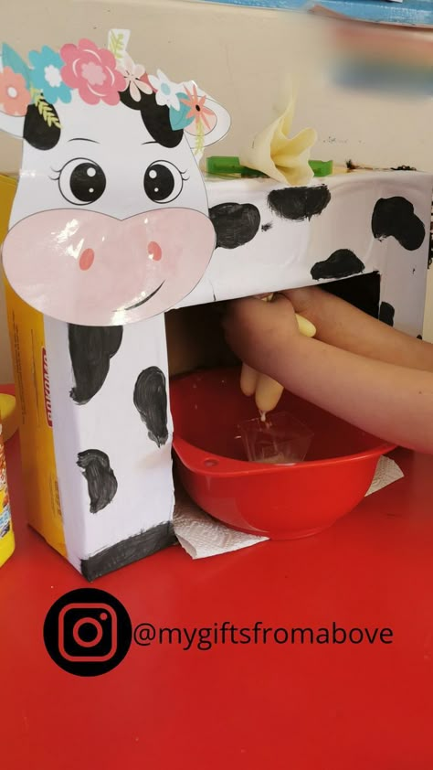 Diy Cow Milking Game, Cow Art And Craft, Barn Craft For Toddlers, Farm Projects For Kids, Cow Crafts Preschool, Cow Crafts For Kids, Preschool Farm Animals, Milking A Cow, Cow Crafts