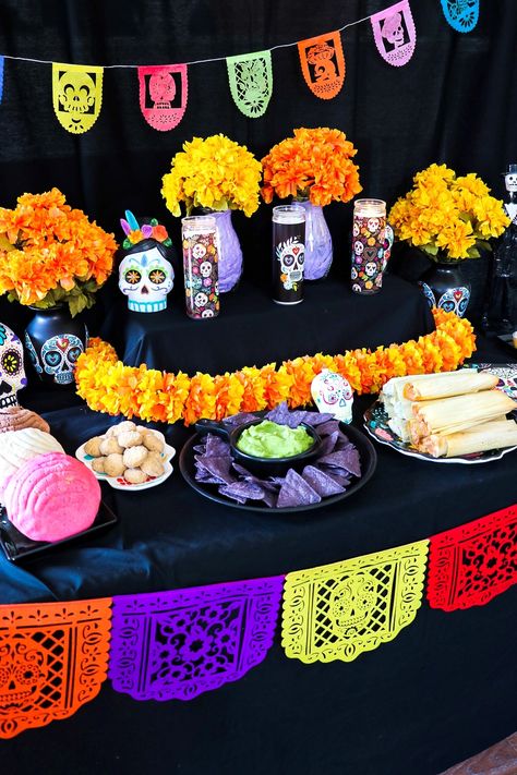 Day Of The Dead Centerpiece Ideas, Dia De Los Muertos Bridal Shower Ideas, Dia De Muertos Food Ideas, Day Of The Dead Baby Shower Ideas, Day Of The Dead Dinner Party, Day Of The Dead Theme Party, Day Of The Dead Party Decorations, Day Of The Dead Halloween Party, Day Of The Dead Table Setting