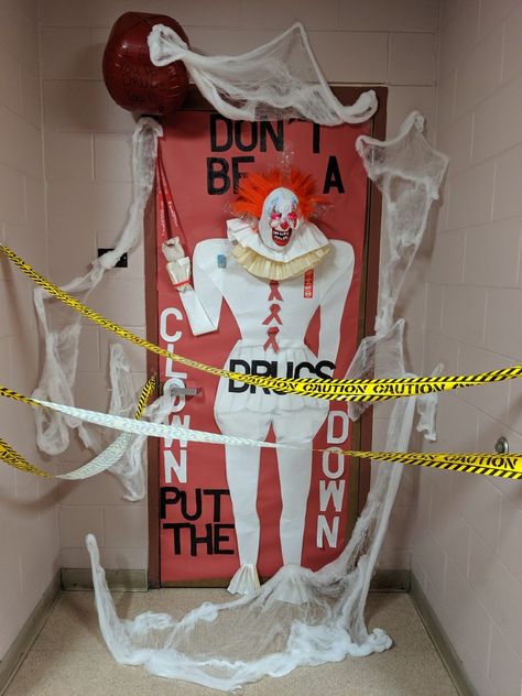 Dont be a clown, put drugs down, pennywise Penny Wise Decorations Halloween, Penny Wise Photos For A Door, Clown Door Decoration, Halloween Door Decorations It Clown, Horror Movie Door Decorations, Class Door, Halloween Clown, Door Decorations Classroom, Classroom Door