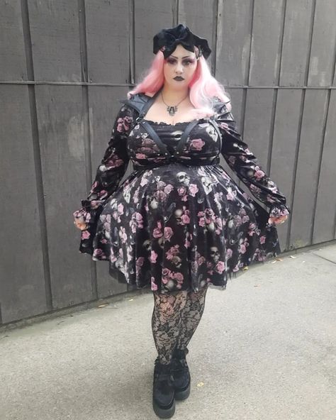 If Barbie was goth 🩷🖤 Dress, harness, necklace, creepers and vampire kreepture from @killstar Beret from @milianda_dress Tights from @snagtights Eyes done with nyx liners Eyeshadow is the blood moon pallet and highlighter from @ve_cosmetics (code EMILY666 for a discount) #romanticgoth #romanticgothoutfit #romanticgothicfashion #romanticgothstyle #romanticgothic #pastelgoth #gothbarbie #girlygoth #gothoutfit #gothoutfitinspo #plussizegoth #curvygoth #curvygothgirl #gothic #gothgirl #kills... Pastel Goth Plus Size, Plus Size Pastel Goth, Romantic Goth Outfits, Pastel Goth Dress, Girly Goth, Perky Goth, Goth Outfit Inspo, Plus Size Goth, Romantic Goth