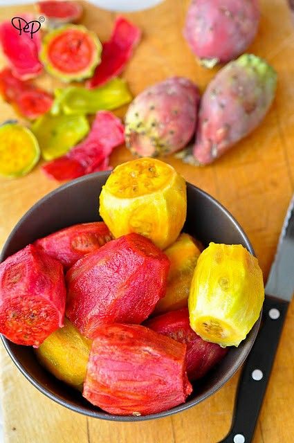 Como Plantar Pitaya, Maltese Recipes, Giant Vegetable, Cactus Fruit, Tropical Food, Egyptian Food, Pear Cactus, Prickly Pear Cactus, Fruit Photography