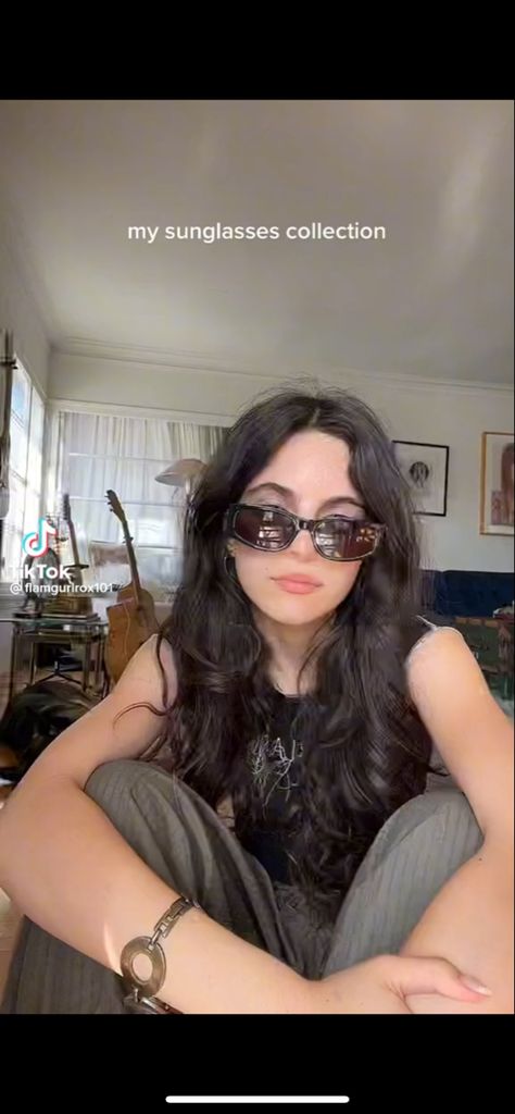 gorgeous hair styled with stain air wrap tiktok video aesthetic sunglasses aesthetic girl with rings and cool outfit Y2k Brown Sunglasses, Big Sunglasses Aesthetic, Aesthetic Sunglasses, Sunglasses Aesthetic, 90s Sunglasses, Brown Curly Hair, Y2k Sunglasses, Big Sunglasses, Girl With Brown Hair