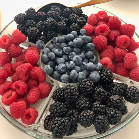 Berry Platter, Aesthetic Berries, Berries Aesthetic, Berry Aesthetic, I Want Food, Berry Berry, Wild Berries, Berry Fruit, Fruit Breakfast