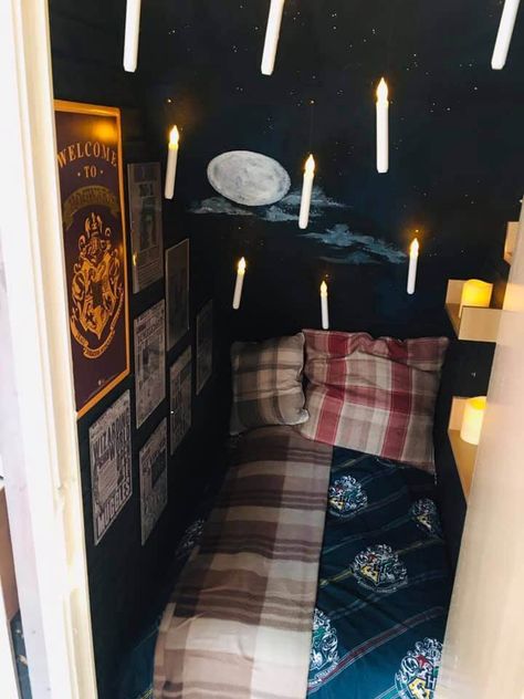 Step-Mother Turns Cupboard Into 'Harry Potter' Room For Step-Daughter | Inside the Magic Harry Potter Closet Ideas, Secret Harry Potter Room, Harry Potter Aesthetic Room Ideas, Harry Potter Reading Room, Room Harry Potter, Harry Potter Under The Stairs Room Ideas, Harry Potter Teen Room, Harry Potter Nook Under The Stairs, Harry Potter Cupboard