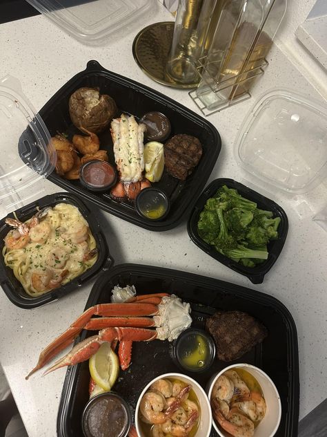 What a beautiful Red Lobster dinner spread🤤💕 Dinner Spread, Lobster Dinner, Lobster Recipes, Red Lobster, Food Obsession, Aura, Red, Quick Saves