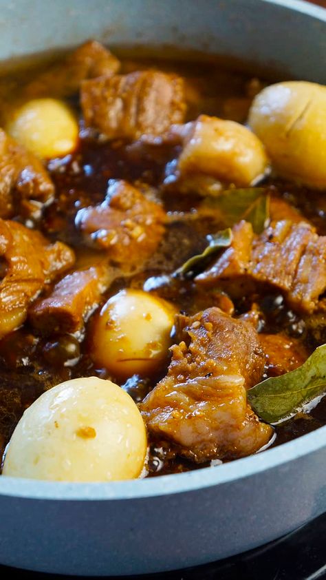 Adobo Filipino, Pork Adobo Recipe, Filipino Adobo, Easy Filipino Recipes, Pork Dinners, Scottish Dishes, Pork Hock, Pork Adobo, Adobo Recipe