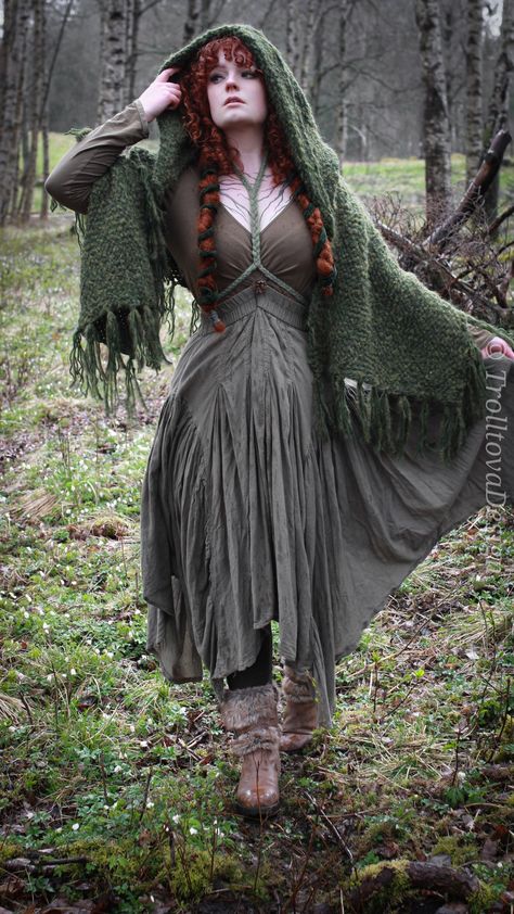 Forestpunk Outfits, Mossy Forest, Hooded Shawl, Ren Faire Outfits, Forest Clothes, Strega Fashion, Ren Faire Costume, Fun Office, Fair Outfits