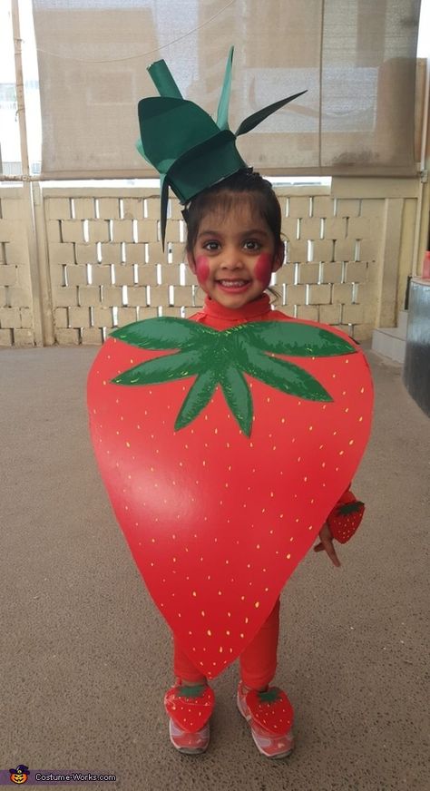 Nisha: My daughter is wearing the costume. she loves strawberries. The costume is made on thermocol and colourful sheets. Fancy Dress Ideas For Kids Unique, Samara Costume, Strawberry Fancy Dress, Diy Fruit Costume, Fruit Fancy Dress, Strawberry Costume Diy, Unique Diy Costumes, Strawberry Halloween, Diy Costumes For Boys