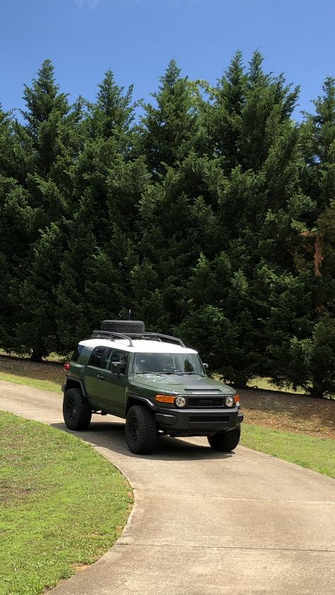 Fj Toyota Cruiser, Green Fj Cruiser, Toyota Fj Cruiser Wallpaper, Fj Car, Toyota Cruiser Fj, Lifted Fj Cruiser, Custom Fj Cruiser, Fj Cruiser Off Road, Fj Cruiser Mods