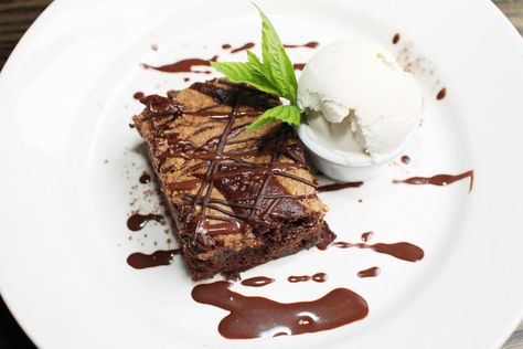 Mildred’s Dairy Free Vanilla Ice Cream, Vegan Chocolate Brownies, Brownie Ice Cream, Restaurants In London, Brownie Desserts, Dessert Plating, Vegetarian Restaurant, Cream Desserts, Vegan Restaurants