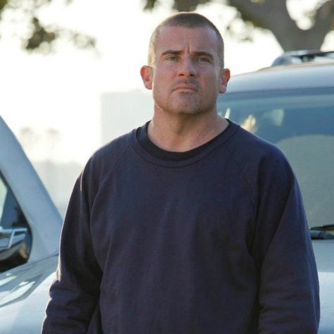 @dominicpurcell so gorgeous and hot!!! #superhero #heatwave Lincoln Prison Break, Prison Break 3, Lincoln Burrows, Michael Scofield, Dominic Purcell, Instagram Movie, Baby Pool, Wentworth Miller, Followers On Instagram