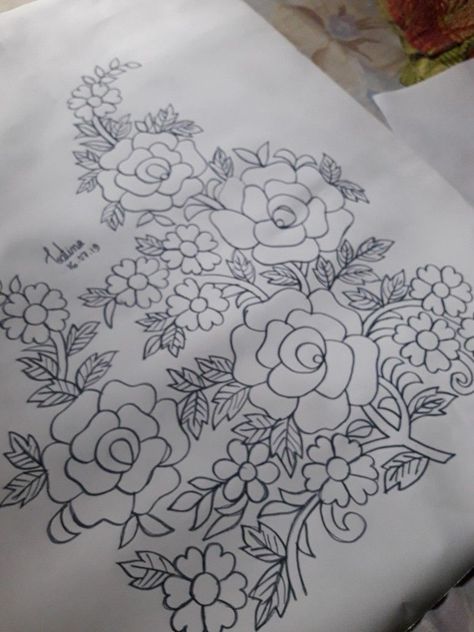 Images By Madhuri Joshi On Embroidery Designs 94E Tracing Paper For Embroidery, Trace Paper Design, Fabric Paint Diy, Doodle Art Flowers, Flower Drawing Design, Embroidery Template, Cutwork Embroidery, Hand Embroidery Videos, Border Embroidery Designs