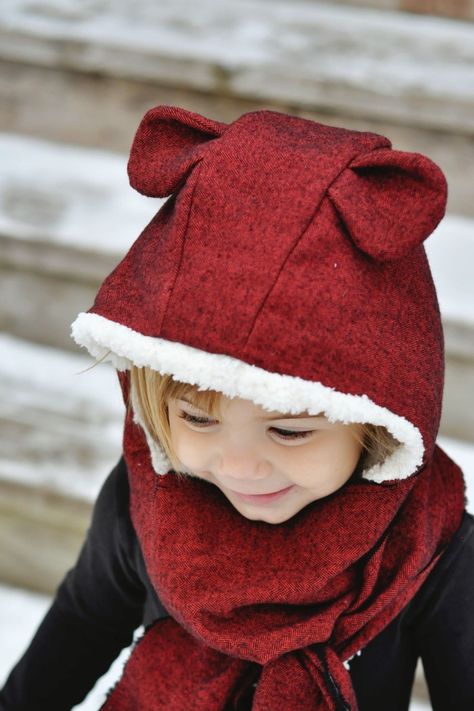 Hooded Animal Ear Scarf: This DIY hooded scarf could also act as an awesome winter accessory for kids! Couture Bb, Hood Pattern, Sew Ins, Costura Diy, Beginner Sewing Projects Easy, Hooded Scarf, Creation Couture, Diy Couture, Sewing Projects For Beginners