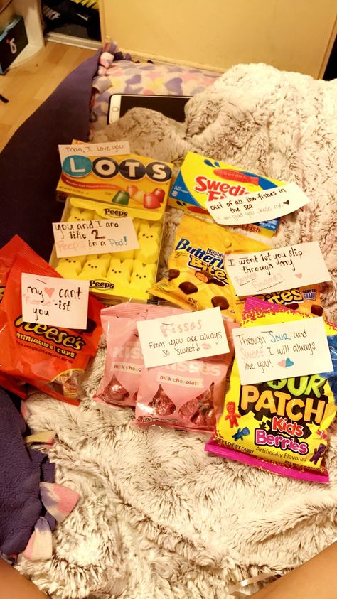 Candy puns for him Cute Candy Sayings For Boyfriend, Oreo Puns For Boyfriend, Candy Messages For Boyfriend, Chocolate Puns For Boyfriend, Candy Puns For Friends, Candy Gift Ideas For Boyfriend, Candy Notes For Boyfriend, Funny Candy Puns, Candy With Notes For Boyfriend