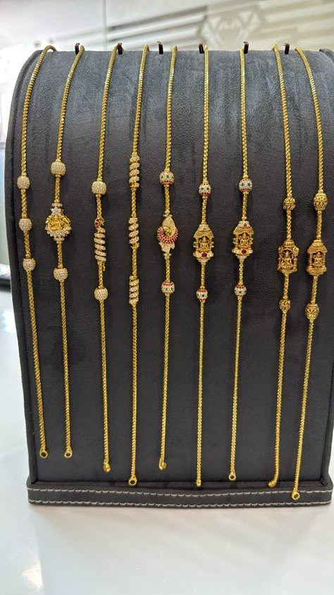 Mangalya Chain With Mop, Gold Thadu Designs, Trendy Mangalsutra Designs Gold, Thaali Kodi Designs Gold, Pustaltadu Designs Gold, Pusthela Thadu Designs, Mopu Chain Designs Gold, Thali Kodi Designs Gold, Mangalya Chain Design