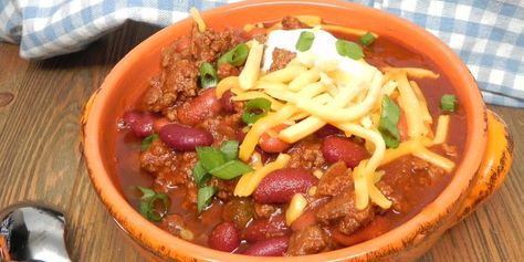 Best Ever Chuck Wagon Chili Chuck Wagon Chili Recipe, Chuck Wagon Chili, Quick Chili, Steak Chili, Ground Beef Chili, Chuck Wagon, Crowd Pleasing Recipes, Chili Seasoning, Hot Pepper Sauce